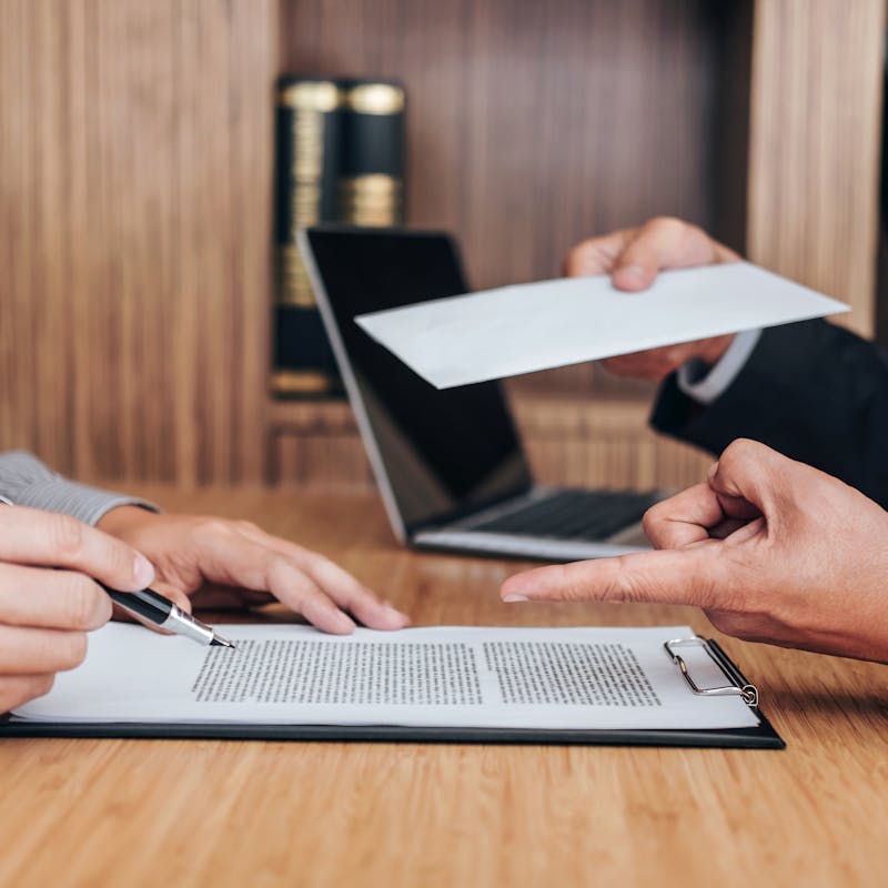 ARBEID Artikkel Oppsigelse Sluttpakke og oppsigelse 2