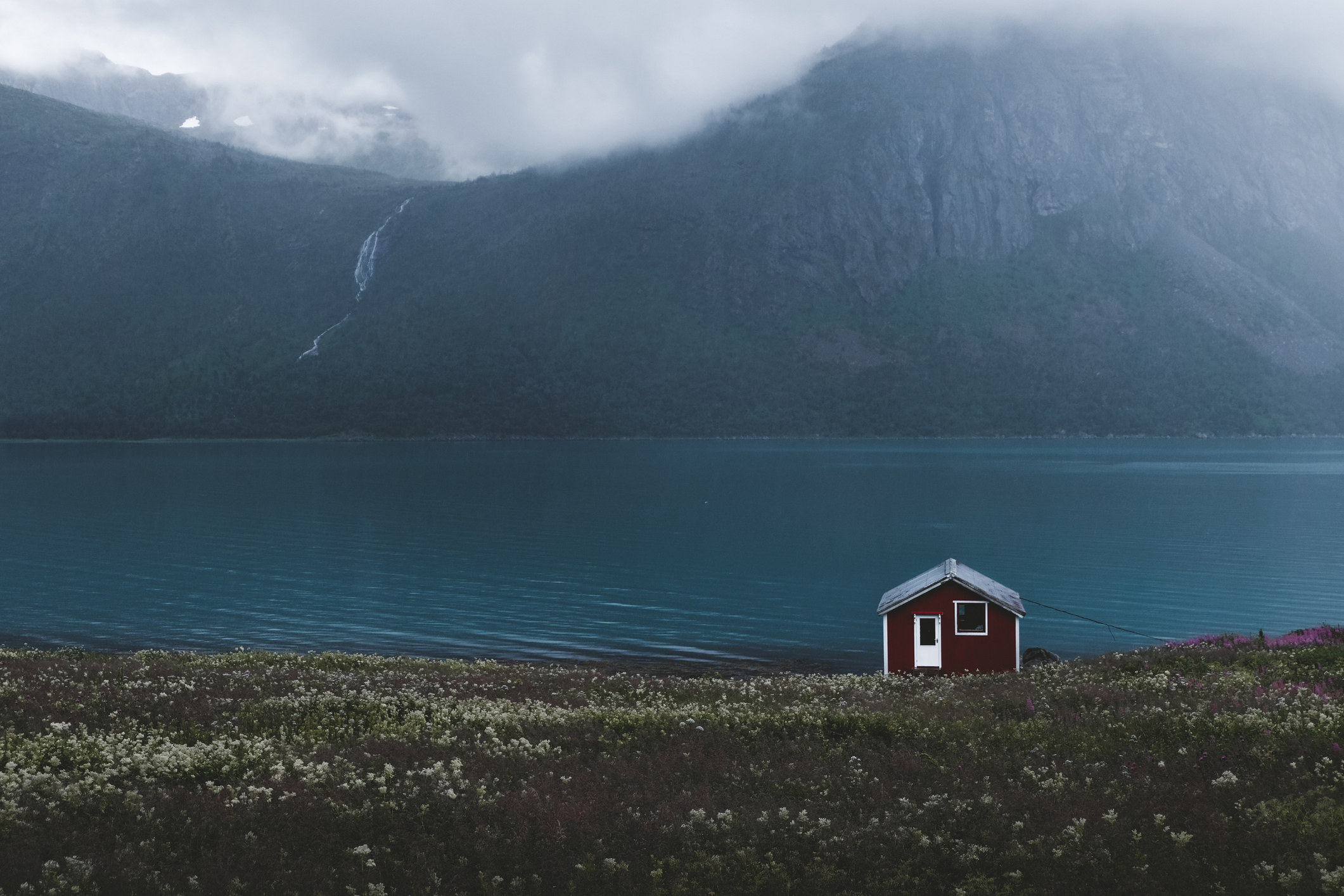 Et rødt lite båthus